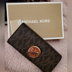 Brand New Michael Kors Wallet